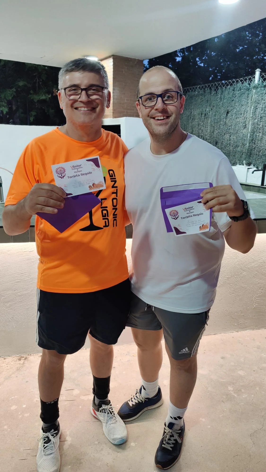 Ganadores con el premio de VSolar OSTEOPATÍA & MASAJES